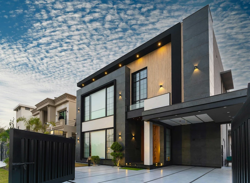 Commercial building facade with engineered ACP cladding